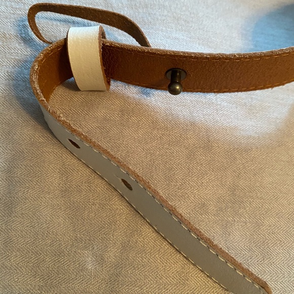 Línea Pelle white leather belt